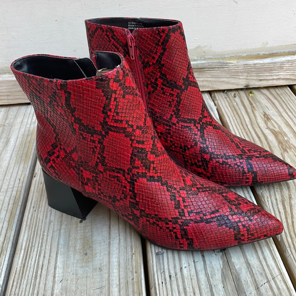 Bar III Brrett Red Snakeskin Pointed Toe Ankle Boots Size 9M